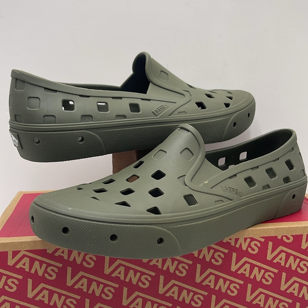 Vans Men’s Slip-On Trk
Grape Leaf
VN0A5HF850K
Sneakers - Picture 8 of 16